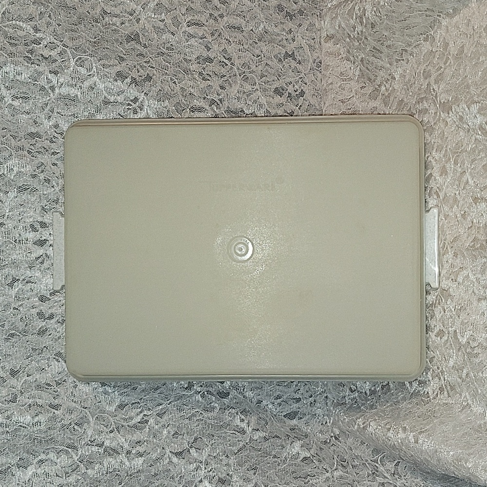 Tupperware: Cake Keeper Container - Picture 4 of 8